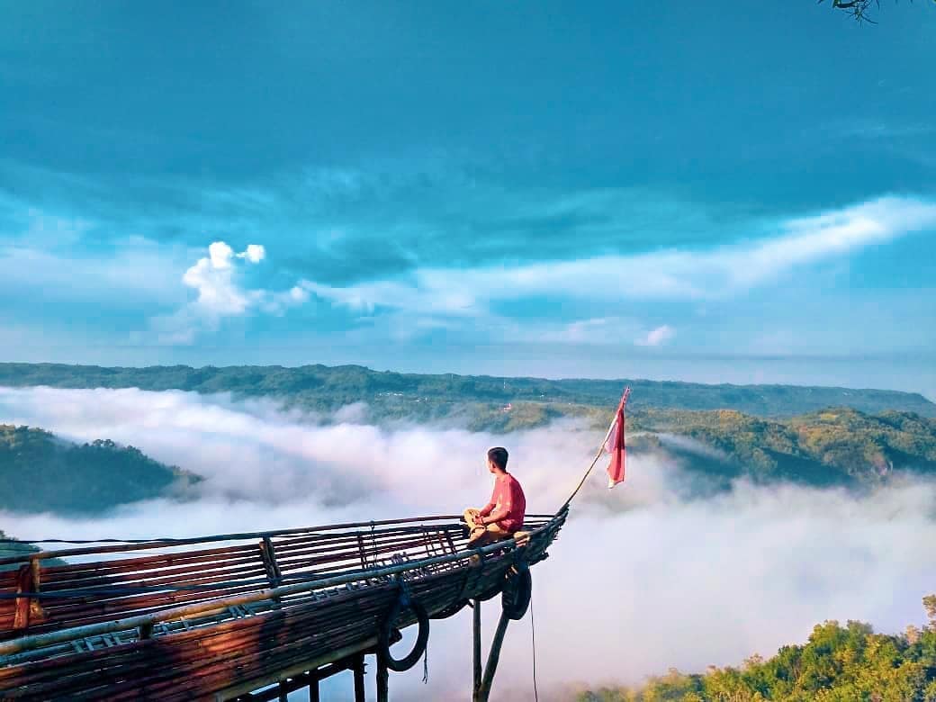 Jurang Tembelan - Serunya Naik Perahu Atas Awan