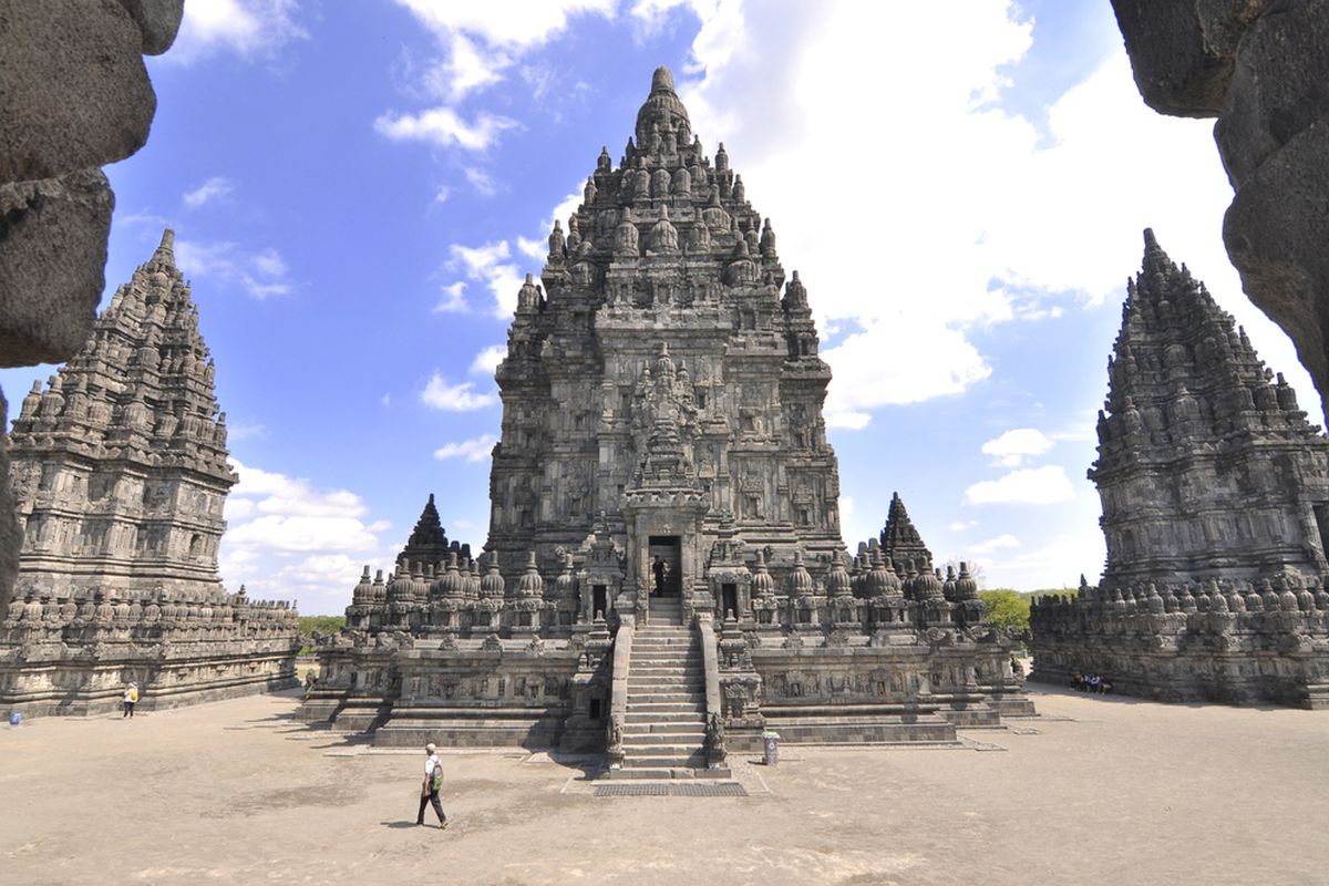 Megahnya Candi Prambanan