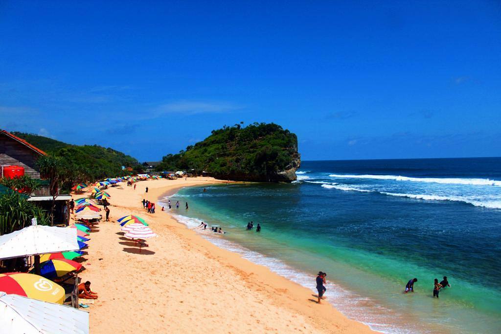 Menjelajahi Pantai Jogja